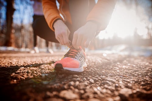 sneakers-promenad-utomhus