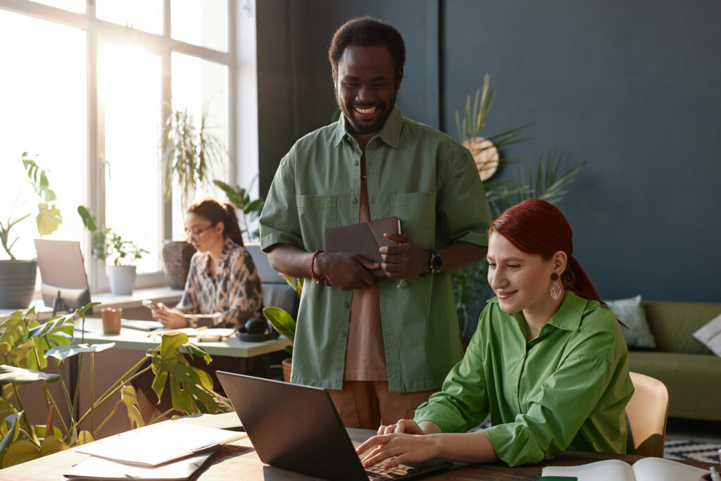 3 tips for engaging deskless employees with recognition